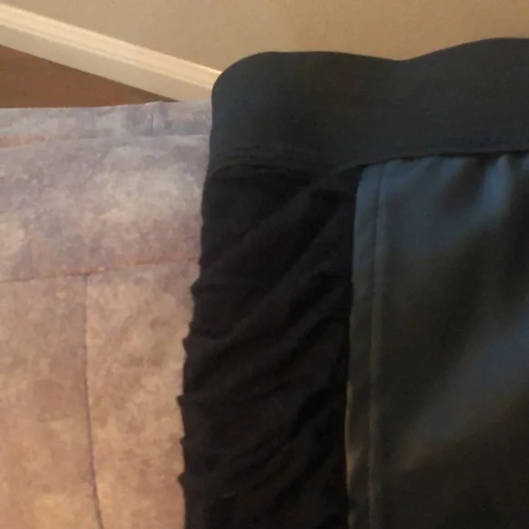 Arden B Black leather micro skirt with ruching on the sides - Picture 2 of 2